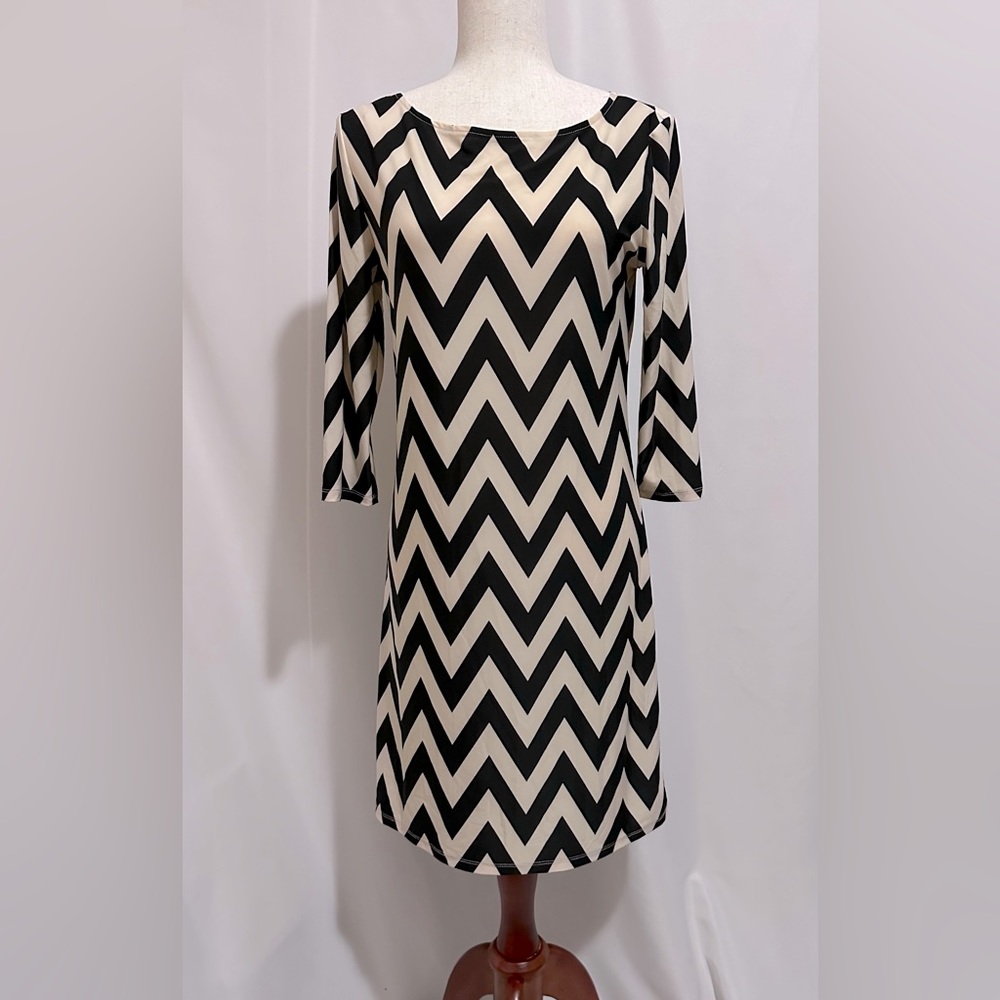 TACERA Chevron Print, 3/4 Sleeve, Shift Dress. Size: S